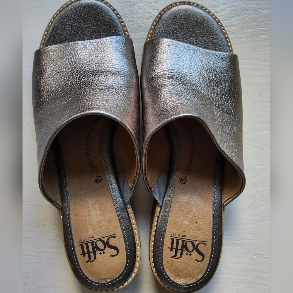 Mule sandals